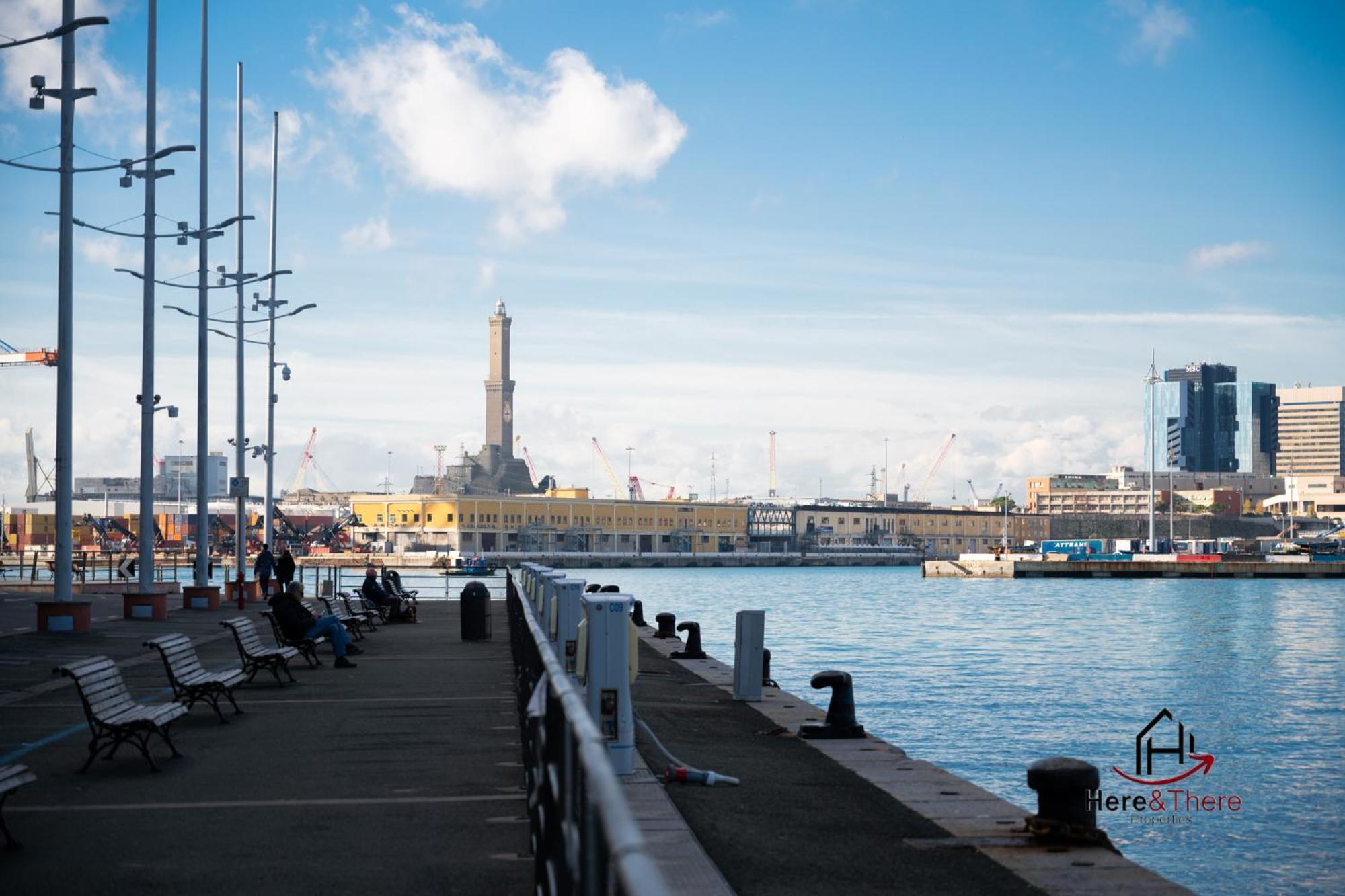 Centre Porto Antico 7min • Trains 4min